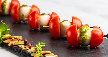 ალუბლის კანაპები მაზარელასთან და პესტოსთან ერთად 10 ცალი.