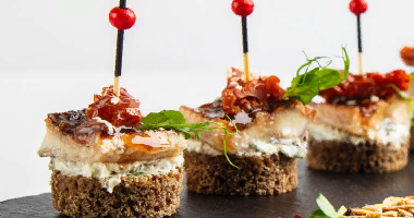 იაპონური გველთევზა კანაპეები კრემ ყველში 10 ცალი.