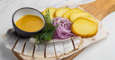 ბარელი ჰერრინგი გამომცხვარი კარტოფილით