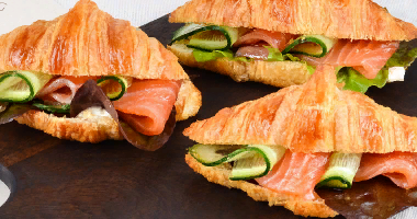 კრუიზი ორაგულის, კიტრის ფურცლებისა და სოუსით Artichok 10 ცალი.