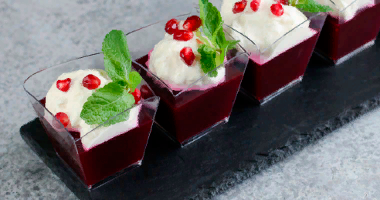 სალათი ჭარხალიდან, Stratchatella– დან და ბროწეულიდან 10 კომპიუტერიდან.