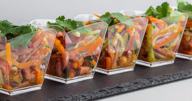 სალათი შემწვარი ხორცით და ბოსტნეულით 10 ცალი.