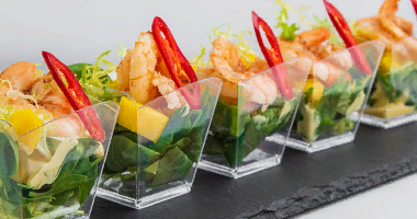 სალათი კრევეტებით და მანგო 10 კომპიუტერით.