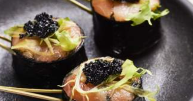 ორაგულის მარმარილოს როლი შავი ტობიკოს ხიზილალით 10 ცალი