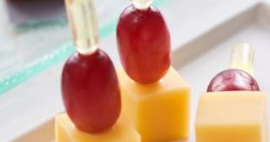 ედამის ყველის კანაპეები შავი ყურძნით 10 ცალი.