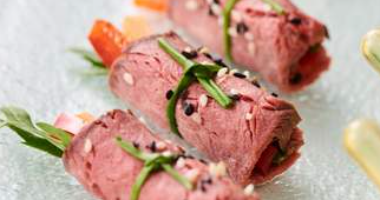 დელიკატური შემწვარი ხორცი ბოსტნეულით შავ და თეთრ ქუნჯუთში 10 ცალი.