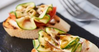 Bruschetta გამომცხვარი ბოსტნეულით 10 ცალი