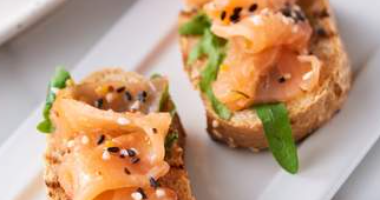 Bruschetta ორაგულით და რბილი ყველით 10 ცალი