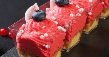 Strawberry Mousse მანგოთი და ვაფლის ნაჭრებით 5 ცალი
