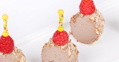 ქათმის ღვიძლის ნახარში ნუშის ფოთლებით და ჟოლოთი