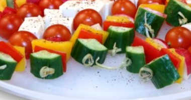 ОВОЩИ НА ШПАЖКАХ С СЫРОМ "ФЕТА" ПОРЦИЯ:20ШТ