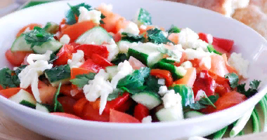 Шопский салат с перцем чили