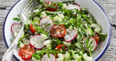 Магрибский салат с кускусом и рукколой