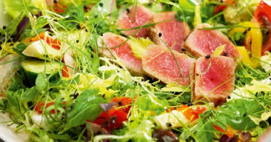 Салат нисуаз с базиликом