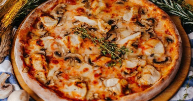 Пицца "Грибы и курица"