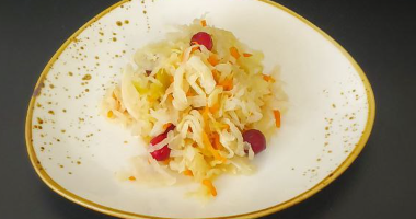 Капуста квашенная с клюквой