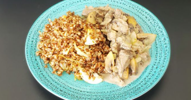 Мясо по-строгановски с сименухой