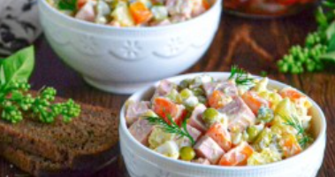 Салат оливье классический с колбасой и горошком