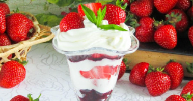 Десерт Клубника со сливками